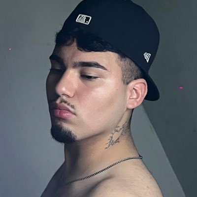 alejandr_oglez's profile picture. 