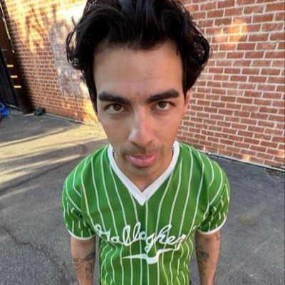 sativakiss3s_'s profile picture. overstimulated fan girl • j&j forever 🩵 • directioner • joe Jonas supremacy • ❯❯❯❯ • gleek ! • treat people with kindness • role model✨