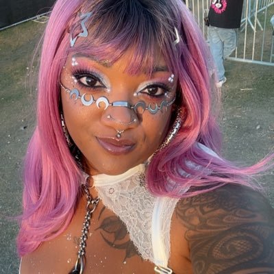 barrelofureyes's profile picture. Chaotic Astrology Pansexual: Saving lives and shit. @Czaritzin is my everything. She/her 👸🏾♐️✨