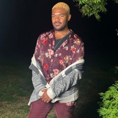 anabnormalmofo's profile picture. Screenwriter. Director. Editor. TV Enthusiast! Multi-fandoms take up my brain space + all the stories I’m ready to tell! Creator of “The Abnormals” ✊🏾 🏳️‍🌈