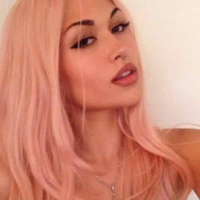 growspines's profile picture. 𝗍𝗁𝖾 𝗅𝗂𝗀𝗁𝗍 𝖻𝖾𝗁𝗂𝗇𝖽 𝗒𝗈𝗎𝗋 𝖾𝗒𝖾𝗌 .