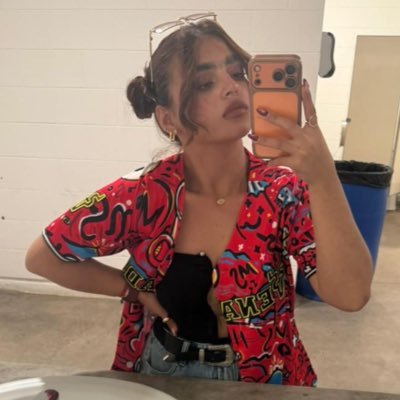 ariianaroodz's profile picture. 