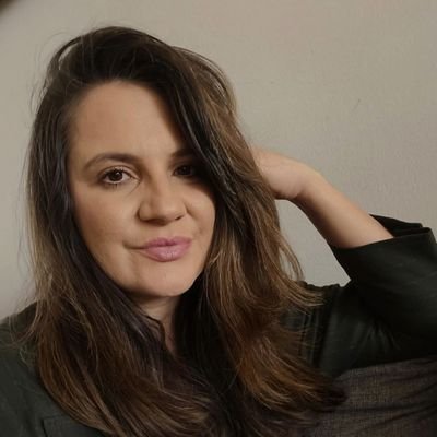 komentatoricaba's profile picture. Politolog,  politički analitičar, bloger, novinar i urednik portala Nemam štelu, nastavnik građanskog obrazovanja i pjesnikinja.