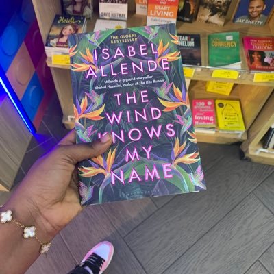 readwithtanti's profile picture. A community of readers who value stories immensely📚📚