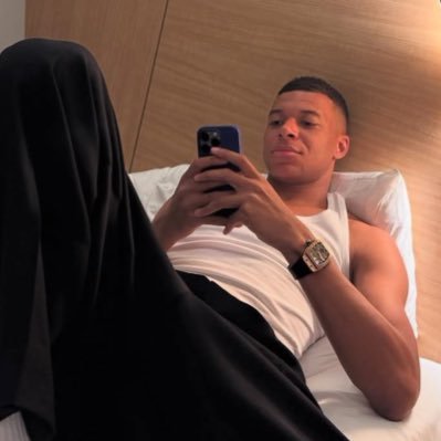 fullupderacks's profile picture. I like brunettes