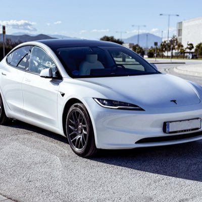 davidmerinom12's profile picture. Si tienes alguna duda sobre Tesla te la resuelvo! Propietario del Tesla Model 3 Highland RWD.          Aquí mi link de Tesla para obtener ventajas al comprarlo!