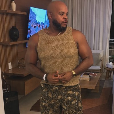 idylwoood's profile picture. mostly here to share laughs and memes while I wait for the next admit and/or code