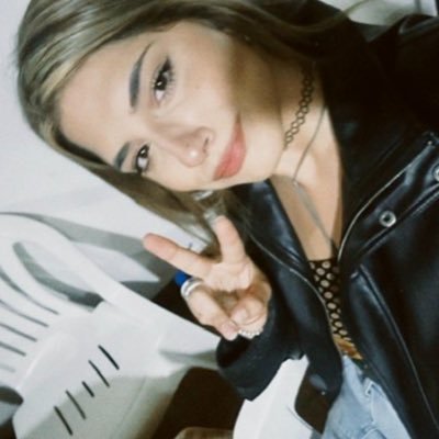 AnaSchwalge's profile picture. Todos los sueños cargan heridas.