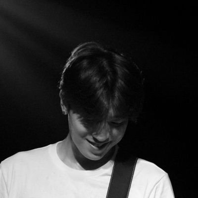 amandajprr's profile picture. running on chaos and tweets.