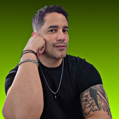 RubenPrez's profile picture. Storyteller. Coffee Lover. Accountant. Android. Movies/Shows. Random Pictures.