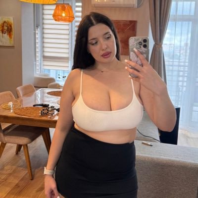 Amelia1781840's profile picture. Old Acc got banned 🤥
Hit me up here…