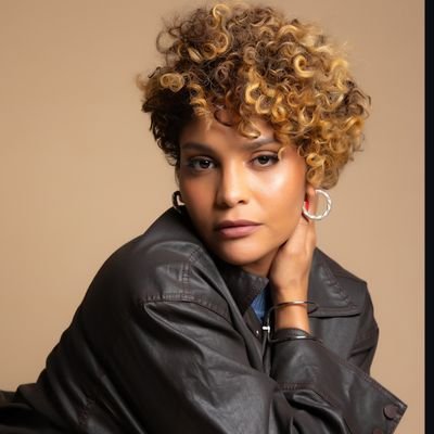 kopelioffswann's profile picture. 23 anos. Marxista. Vejo novelas e teatro musical. Carolina Kopelioff, Olivia Swann, IZA, Marjorie Estiano, Sophie Charlotte, Barbara Reis, Gabz e Pri Helena