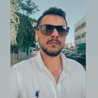 emreusp1's profile picture. @Fenerbahce💛💙 🥊🥊 27