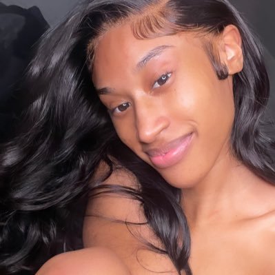 theesanccu's profile picture. Welcome to Kween’s Sanctuary 👸🏽💕🐝 let’s rebuild & grow together! DM for legit PROMO INQUIRIES