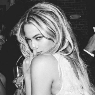 itsbarbey's profile picture. 𝐛𝐞𝐲𝐨𝐧𝐜𝐞, 𝐚𝐫𝐢𝐚𝐧𝐚, 𝐧𝐨𝐫𝐦𝐚𝐧𝐢, 𝐥𝐢𝐭𝐭𝐥𝐞 𝐦𝐢𝐱, 𝐦𝐞𝐠𝐚𝐧… 𝐢𝐧 𝐥𝐨𝐯𝐞 𝐰𝐢𝐭𝐡 𝐛𝐞𝐥𝐥𝐚 𝐡𝐚𝐝𝐢𝐝 ||| saw bey in paris n3