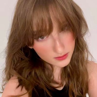 leaa_ricot's profile picture. littéraire gauchiasse aspirante prof dont la vie n'est qu'un rêve lucide permanent ~ @laicrivene