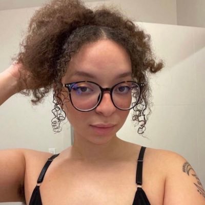 juliehinaman26's profile picture. single heart ♥️