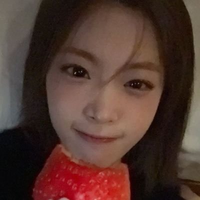 strawnienberry's profile picture. 