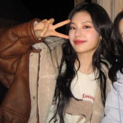 ryujinissmoll's profile picture. ITZY TUNNEL VISION.
