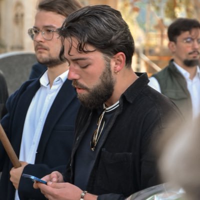 raphael_ayma's profile picture. 🇫🇷 Par amour des nôtres. « Nos jeunes hommes, voilà pourquoi ils sont forts aux luttes des taureaux, de l'amour, de la mort. » (Aubanel) @tenesoun