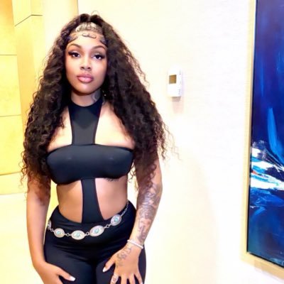 ItsRealBombbbb's profile picture. 1220👑