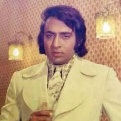 Ranjeeet_twt's profile picture. Bir çifte göze âşık olursun, sonra diğer tüm gözlere kör olursun.