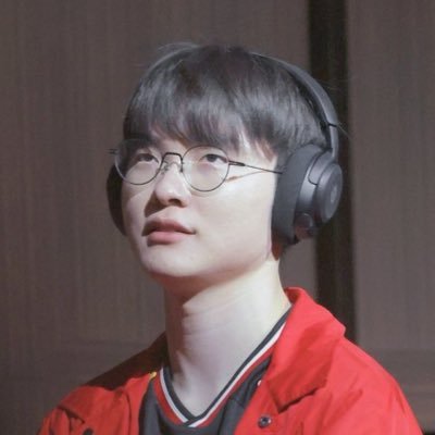 fakerluvver's profile picture. 