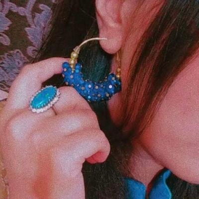 batoolmalik110's profile picture. اُلفتوں کے دَور میں تنہا نہیں، تنہائی پسند ہوں✨🩶
@aik_sheeshi_itr