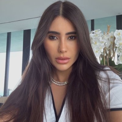 Valentina_06121's profile picture. As you grow older, you'll realize that life isn't what you once imagined. It's not about pleasing others, but about cherishing what truly matters. It's not abou