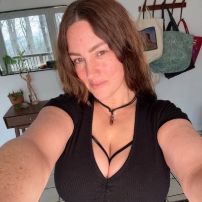 bles40968's profile picture. 