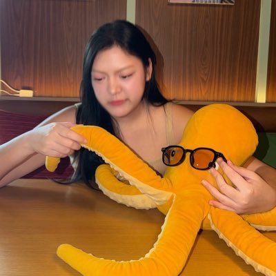 onornonn's profile picture. just a fangirl living my best life (♡)