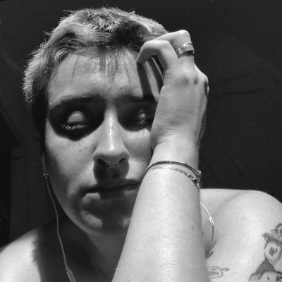 loraisalive1's profile picture. being extra 👽