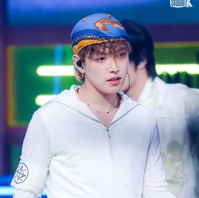 linhlunh330245's profile picture. 