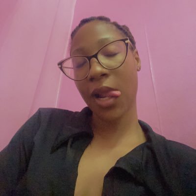akosua_amoabea's profile picture. Chips Wura || Hair Braider || Brand Promoter || Data Analytics || Brode3wura ba || Kenkey❤️|| @iamcardib❤️ || FC BARCELONA❤️ || I ATTRACT || I AM NOT MY TWEETS