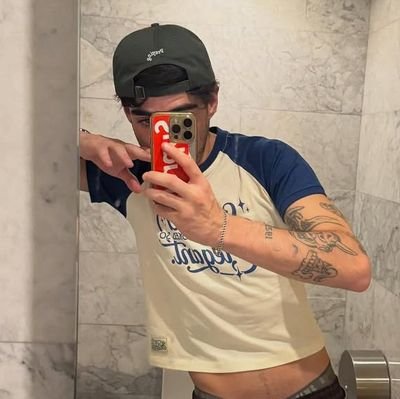 shawnanxjk's profile picture. ya parece competencia, la mierda subió de precio, les gustó mucho tu esencia