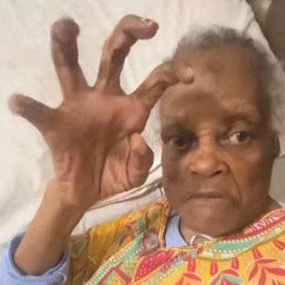 biigmula's profile picture. RAGE ROOM !! 💋 mwen fò hos 🇭🇹 lesbiana 👩🏾‍❤️‍💋‍👩🏾      it’s so lonely in my mansion 🫧