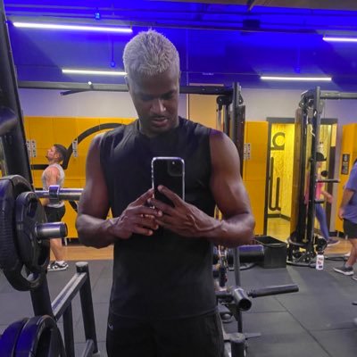 sddsvelho's profile picture. Twitter novo 😡😡