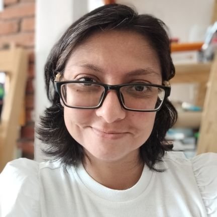 SraPolvoCosmico's profile picture. Tu vecina del internet. Hija de Yubarta 🐋🌌
Aspirante a cuentista. Sra. Michi.