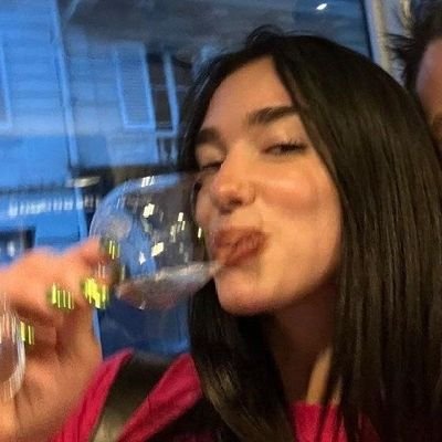 sushirestyles's profile picture. mi cuerpo y mi alma quedaron en river el 4 de diciembre / 6 de abril vi a louis ❤️‍🩹