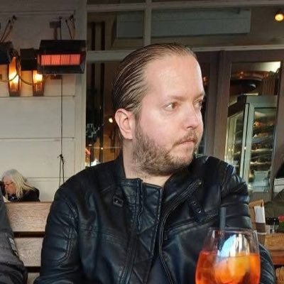 jeroentjuhh8's profile picture. Niftrik bloemen & planten,Huissen Nederland,Vitesse Arnhem , West ham united, Fortuna Düsseldorf, MAN trucks, Levende TomTom,Gamer,Vogelliefhebber, Weerfanaat.