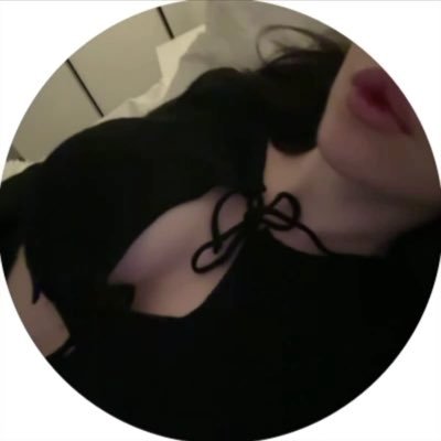 Rylie_avery01's profile picture. 19 | faceless nerd in hot girl’s body