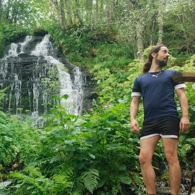 Azahartomilloyr's profile picture. De carácter múltiple, entregado a lo mundano y a lo trascendente. 
 -Arte, patrimonio y museos. 
 -Naturaleza y cultura rural.
Leonés, a veces en Madrid