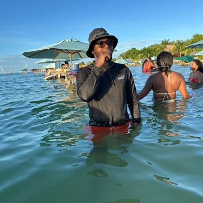 DKRaps1's profile picture. 🇨🇲🇺🇸🇫🇷 Making sense of nonsense daily—sports, news, relationships & the occasional divine intervention. 🙌😂