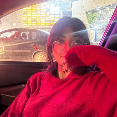 unipho8's profile picture. کروسان هم بیار.