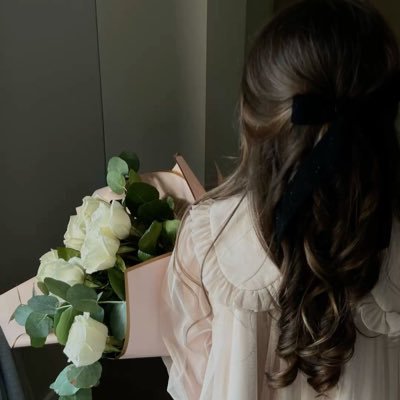 2BBBR's profile picture. 𝐼𝑛 𝑡ℎ𝑒 𝑒𝑛𝑑 𝑤𝑒，𝑙𝑙 𝑎𝑙𝑙 𝑏𝑒𝑐𝑜𝑚𝑒 𝑠𝑡𝑜𝑟𝑖𝑒𝑠 .