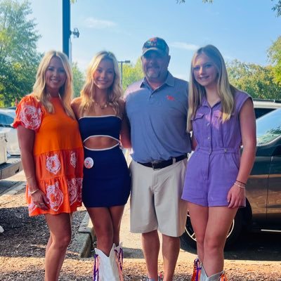 Taylorgkfowler's profile picture. Christ follower, Wife, Mom of two amazing girls! ❤️