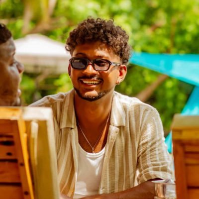 itsjustRafa's profile picture. No nacimos para tratar de encajar en un lugar al que no pertenecemos.