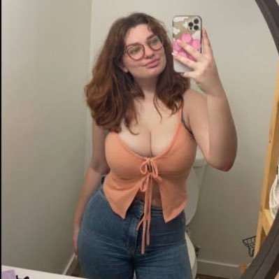 Clarasmith35850's profile picture. 