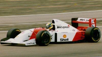 Qaseczi's profile picture. No que diz respeito ao empenho, ao compromisso, ao esforço, à dedicação, não existe meio-termo. Ou você faz uma coisa bem-feita ou não faz. #AyrtonSenna