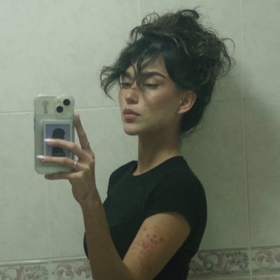 darianamnt's profile picture. 𝒗𝒊𝒓𝒕𝒖𝒂𝒍 𝒅𝒊𝒂𝒓𝒚✨i'm too hot to exist i'm actually not real ✨v i r g o s o u l ✨espíritu libre✨la chica de los tatuajes rojos✨IG: @darianamontenegro_✨
